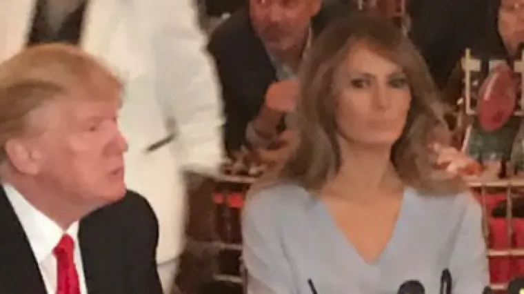 Melania ponovno lo&scaron;e raspoložena u dru&scaron;tvu supruga: 'Na sprovodu ima sretnijih ljudi'