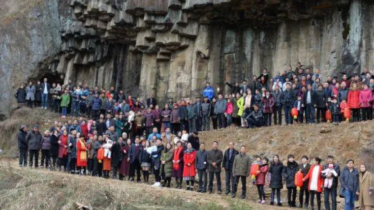 Najfascinatnija obiteljska fotka ikad: 500 potomaka istog pretka okupilo se na jednom mjestu
