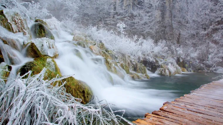 U zimskom ruhu: Plitvice izvan ljetne sezone se itekako isplati posjetiti