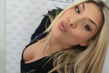 Seksi navijačica 'bilih' putuje na 'Bilu noć' u New York