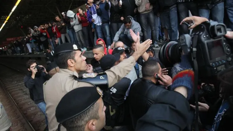 Policija &scaron;trajka diljem Brazila, posljedice stravične: bande haraju ulicama mačetama i vatrenim oružjem, ostavljaju mrtve za sobom...