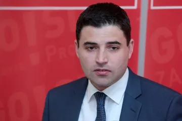 Bernardić: 'Barišić je uteg za ovu vladu, pozivam Most da bude dosljedan i da ne bude lojtra'