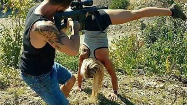 Fotka koja je objasnila zašto su i žene u Americi lude za oružjem