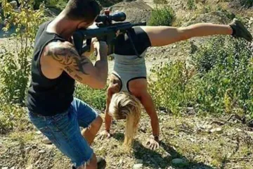 Fotka koja je objasnila zašto su i žene u Americi lude za oružjem