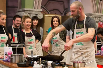 Nova romansa: 'Kad moja baba vidi kako kuva&scaron;, neću smjet doć' doma bez tebe!'