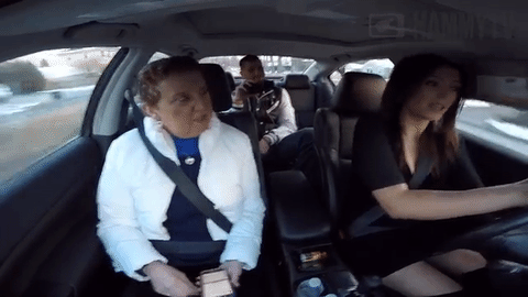 Djevojci podvalio neobični poklon pa je poveo na večeru s mamom