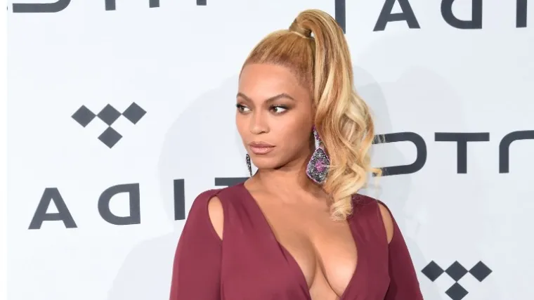 Tuže je i traže 20 milijuna dolara naknade za &scaron;tetu