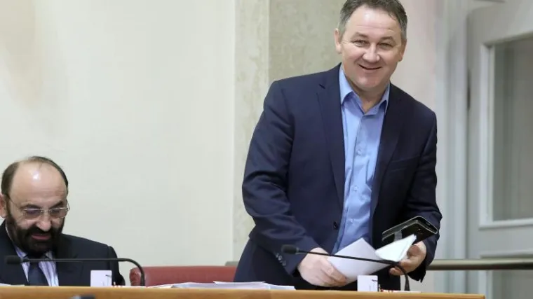 'Čije si ti kukavičje jaje? Idi u vrtić! A ti mali ne udaraj dok ja pričam'