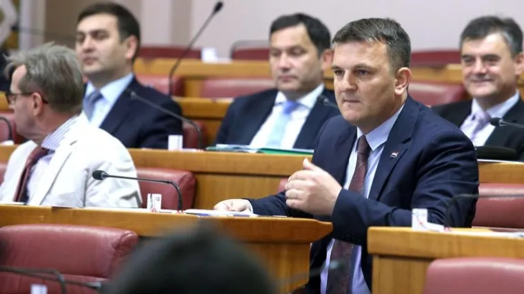 'Jučer su prozivali na&scaron;eg ministra za plagiranjem, a oni su cijeli mandat plagirali putne naloge'