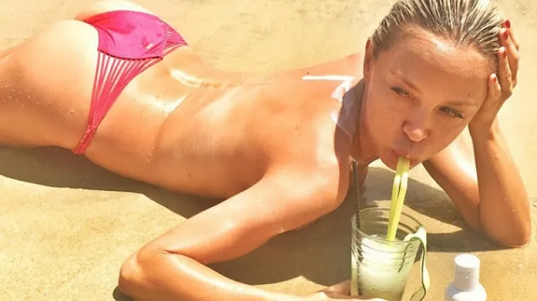 Maja &Scaron;uput skinula se u toples pa počastila fanove seksi fotografijom iz bazena