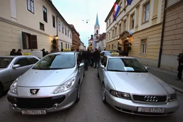 Taksisti prijete kolapsom ako ministarstvo ne zabrani Uber