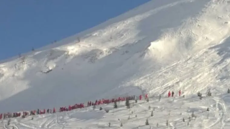 Lavina &scaron;iroka 400 metara obru&scaron;ila se na skija&scaron;e, najmanje četvero mrtvih