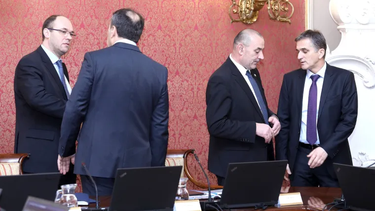 Provjerili smo tko sve koristi usluge posebnih savjetnika i koliko ih plaćamo