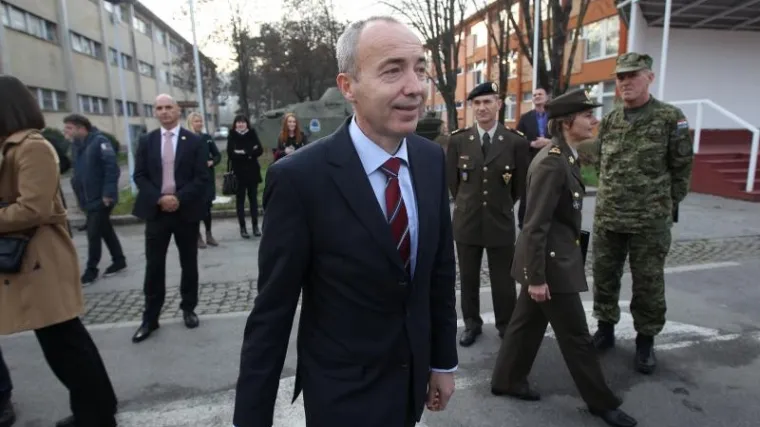 'Mi ulažemo u gospodarstvo grada, a on nam vraća vojsku'