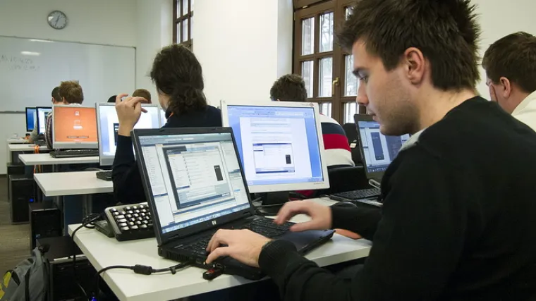 Konačno pomak unaprijed: djeca nam uskoro vi&scaron;e neće učiti informatiku po programu iz 1993.