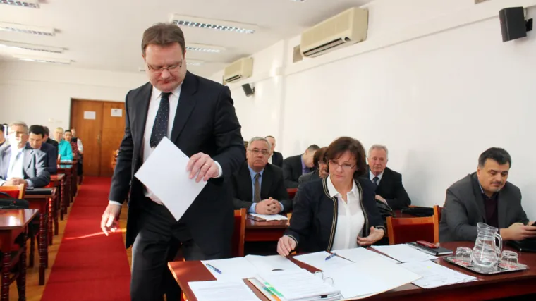 Proračun opet pao, Habu&scaron; ipak nije uspio osigurati trinaestu ruku