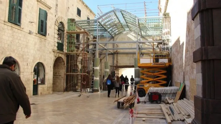 Preko Straduna niknuo zid (FOTO)