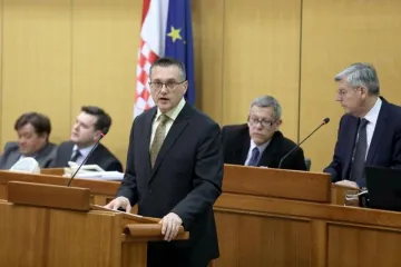 'Koja je to poruka mladim ljudima u Hrvatskoj, a desetine tisuća odlaze?'