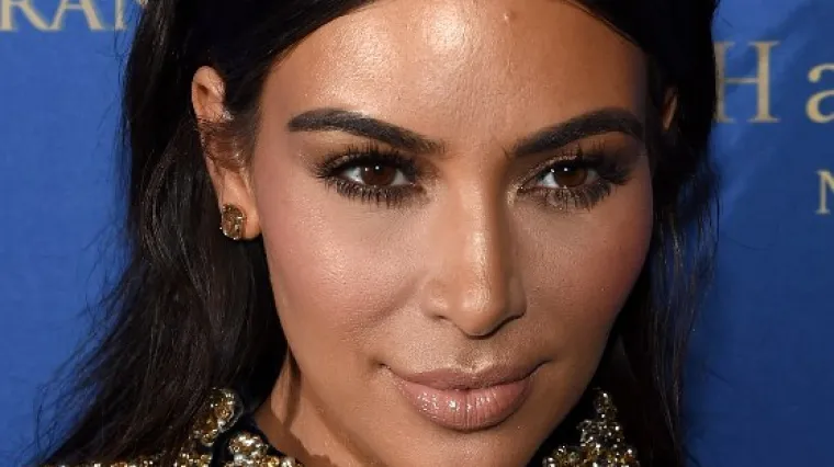 Odjenula prozirnu majicu, a 'zaboravila' grudnjak