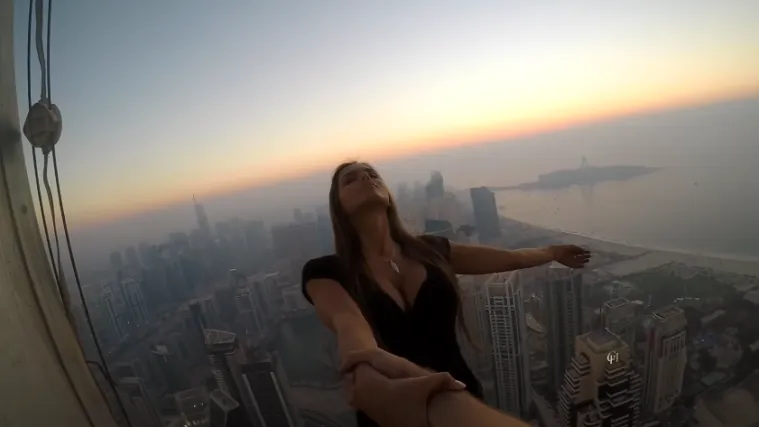 Ruskinja se snimila kako visi s jednog od najviših nebodera na svijetu, bez sigurnosne opreme