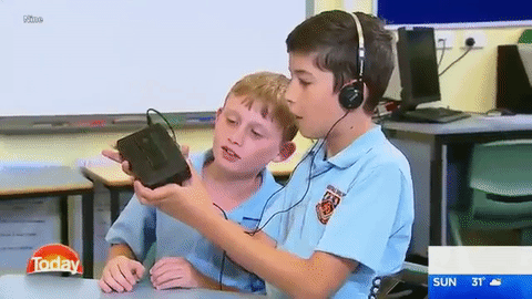 Klincima dali da isprobaju gadgete iz prošlosti, rezultat je urnebesan