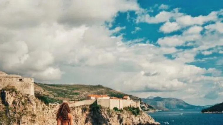 Tko je misteriozna guza koja je izreklamirala Dubrovnik kao nitko dosad?