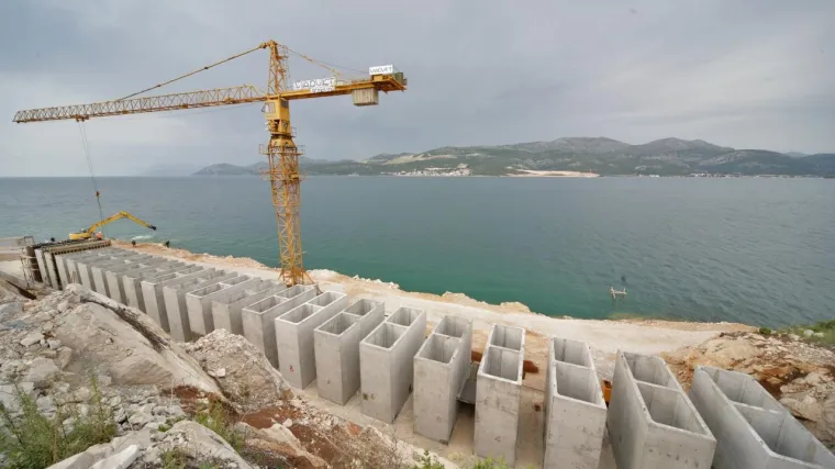 Izračunali smo kolike silne milijune nas je dosad ko&scaron;tao projekt Pelje&scaron;kog mosta