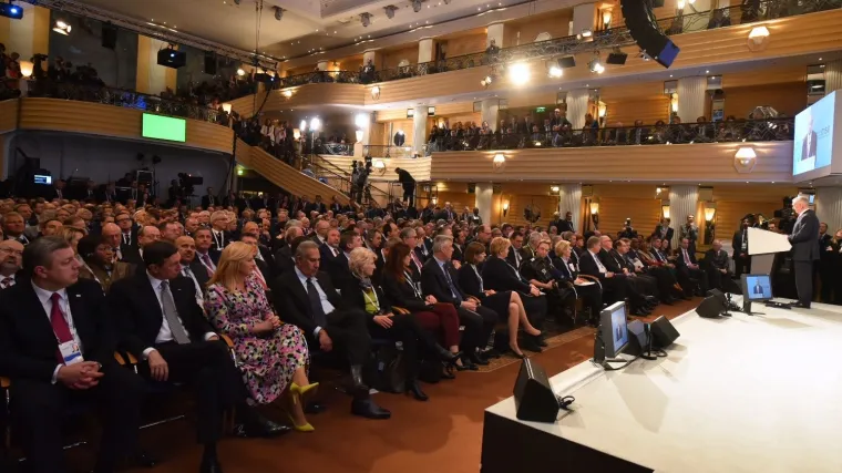 Slovenski predsjednik u M&uuml;nchenu s Kolindom Grabar-Kitarović razgovarao o skorom susretu