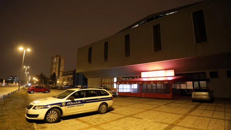 Huligani naoružani palicama upali na zabavu navijača Hajduka i izazvali nerede