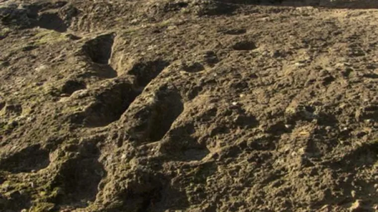 Tko je hodao niz vulkan i ostavio otiske stopala i šaka?