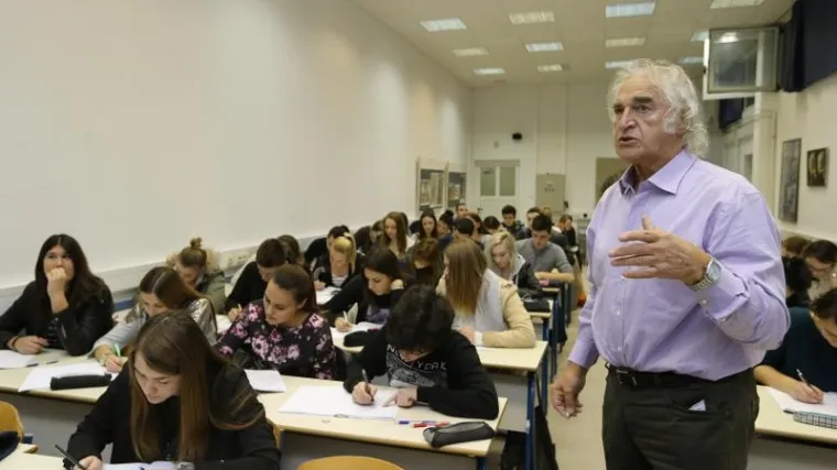 Maturanti mijenjaju prioritete? Fizika najpopularniji izborni predmet na državnoj maturi