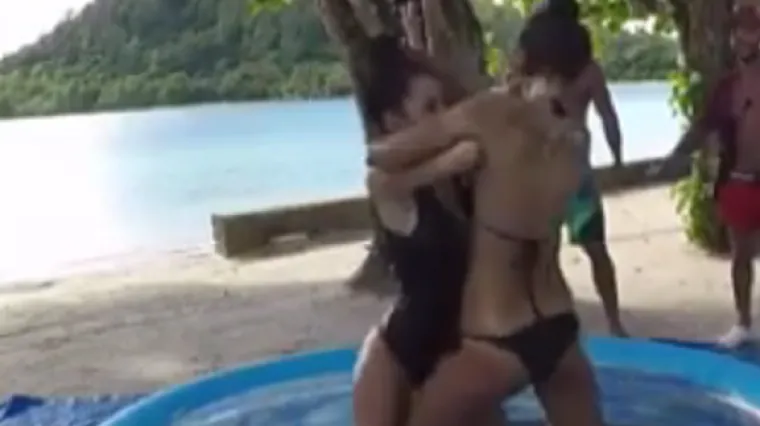 Starlete se posvađale u bazenu, a onda su se stvari malo otele kontroli...
