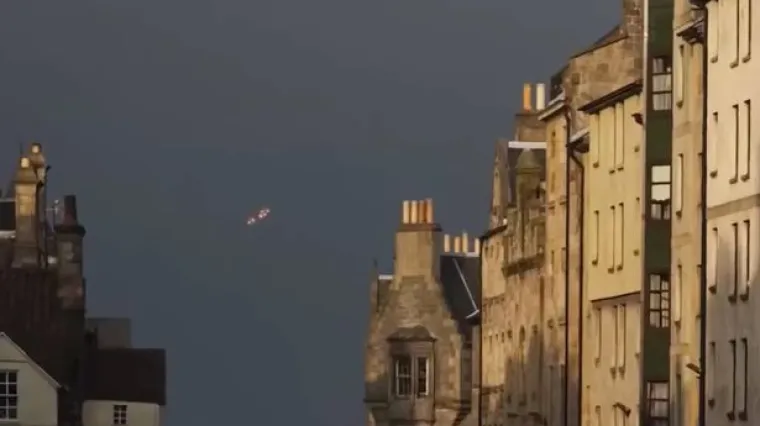 Iznad francuske obale snimljena misteriozna svjetleća letjelica