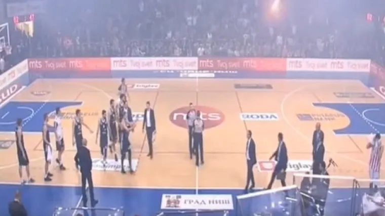 Huligani pogodili lokalnog političara bakljom! S ozljedama glave prebačen u bolnicu