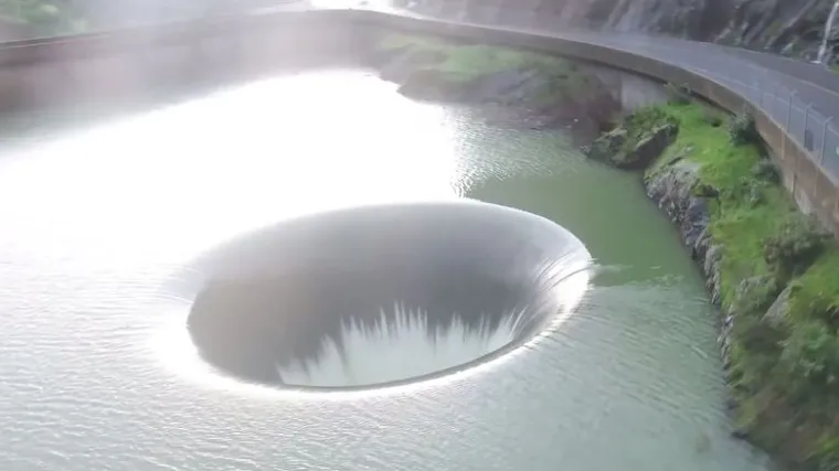 Vodostaj toliko narastao da se stvorio odvod - u njega je u&scaron;ao dron