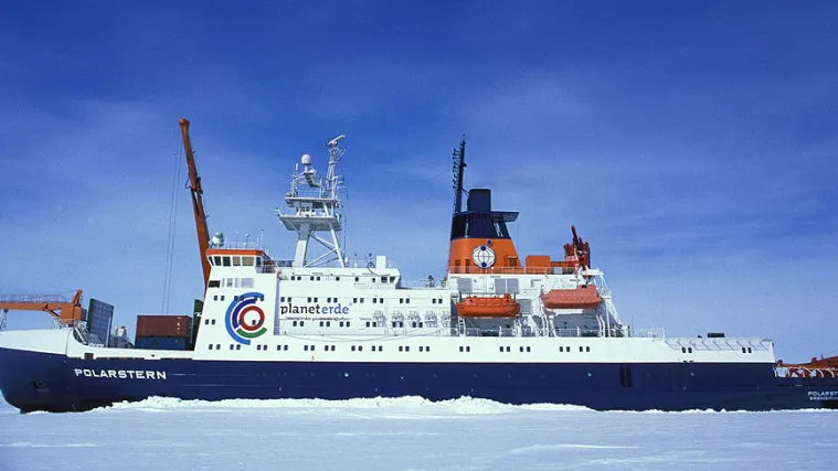 Jedan će brod biti namjerno zamrznut i ostavljen zarobljen u arktičkom ledu