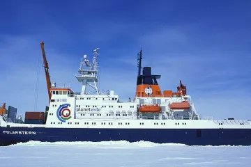 Jedan će brod biti namjerno zamrznut i ostavljen zarobljen u arktičkom ledu