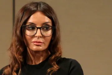 'Vraća nas u feudalno doba, pa ta žena pojma nema o politici'