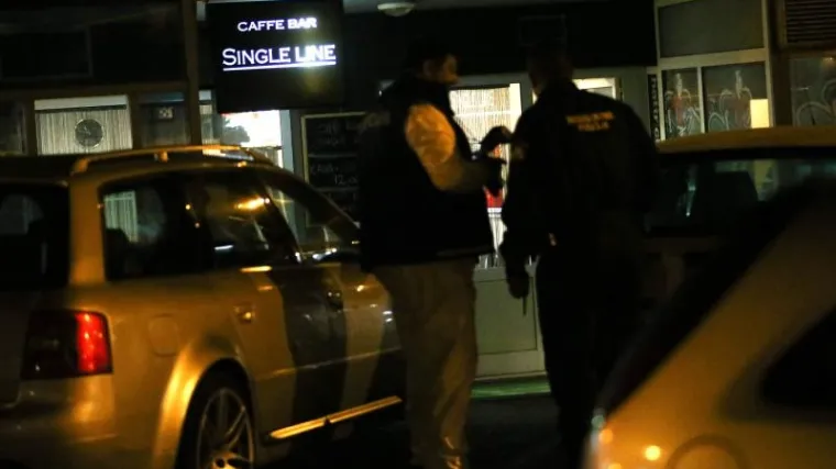 Maskirani mu&scaron;karac upucao vlasnika kafića pa pobjegao, policija pokrenula opsežnu akciju
