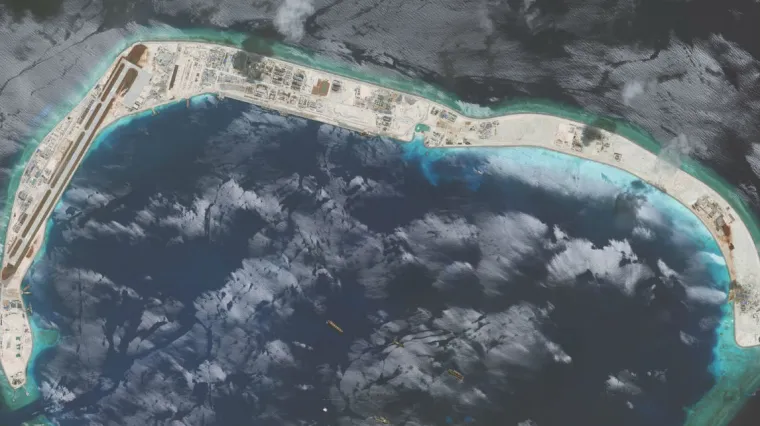 Na&nbsp;umjetnim otocima niču misteriozne građevine; diže li vojna velesila raketni sustav?