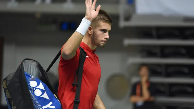 Nakon dugotrajnog čekanja zbog vremena Ćorić izgubio od Raonića uz dobar otpor