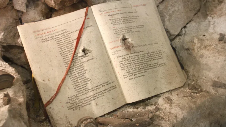 Hrvati osmislili prvu aplikaciju u svijetu pomoću koje možete čitati Bibliju na mobitelu