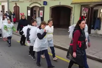 Kad je bal, nek' je maskenbal: dječja fašnička povorka karlovačkih mališana
