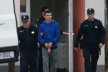 Ekskluzivni video privođenja osumnjičenog Davida Komšića: pogledajte reakciju njegovog oca