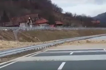 Klizište prekinulo promet najvećom autocestom, bujica nosi sve pred sobom