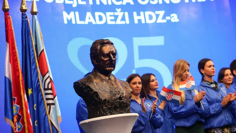 Mladež HDZ-a Vukovar osudila morbidne naljepnice u Vukovaru i velikosrpsku propagandu u Bačkoj Palanci