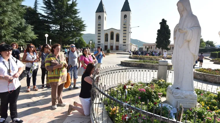 Biskup Perić: 'Gospa se u Međugorju nije ukazala! Riječ je o vi&scaron;e manipulacija vidjelaca i svećenika koji su tamo bili na službi'