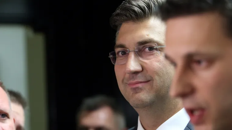 'Nije uobičajeno da premijer radi nedjeljom': na noćnom sastanku u Vladi razgovaralo se o 'čitavom nizu tema'