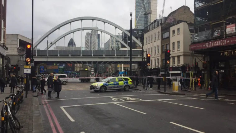 London pod uzbunom: na prometnoj ulici otkrivena bomba iz II. svjetskog rata!