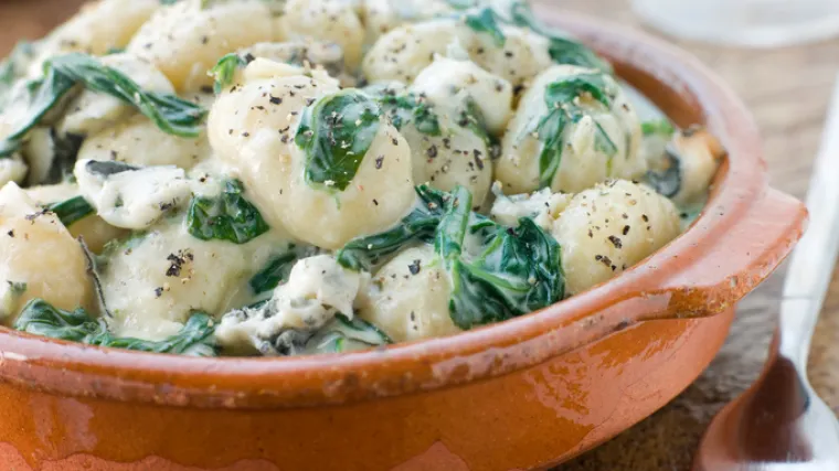 Brzinski ručak: Njoki sa &scaron;pinatom u umaku od gorgonzole